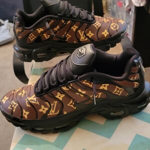 Nike Brown and Gold Athletic Shoes